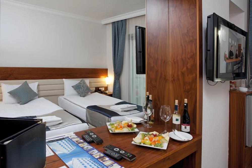 Demir Otel Bornova Esterno foto